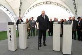  Presidente Ilham Aliyev sentó las bases del monumento conmemorativo del genocidio de Joyalí 