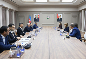 El Primer Ministro de Azerbaiyán celebró conversaciones con la Vicepresidenta del Banco Mundial