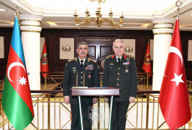  Zakir Hasanov se reunió con el Jefe del Estado Mayor General de Türkiye 