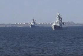  Marineros azerbaiyanos observan ejercicios militares conjuntos de Rusia, Irán y China 