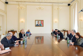  Presidente Ilham Aliyev recibe a los copresidentes del Centro Internacional Nizami Ganjavi 
