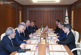   Los jefes de la diplomacia de Azerbaiyán e Irán discuten relaciones bilaterales  