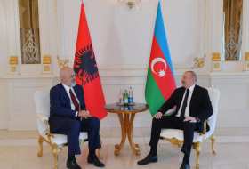   Presidente de Azerbaiyán se reúne a solas con el Primer Ministro de Albania  
