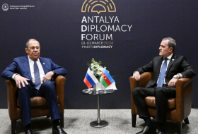   Ministros de Asuntos Exteriores de Azerbaiyán y Rusia se reúnen en Antalya  