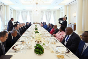  Se celebró una cena oficial en honor del Presidente del Congo 