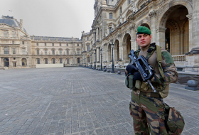 París: Un soldado abre fuego contra un atacante que gritó “Allahu akbar“ cerca del Museo del Louvre