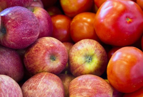 Por qué hay que comer tres manzanas y dos tomates al día