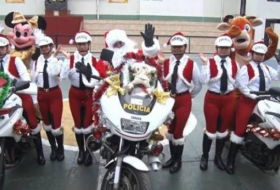 La Policía de Tránsito entra en el ritmo navideño en Perú