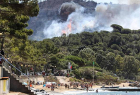 Unas 10.000 personas son evacuadas del sureste de Francia por un incendio