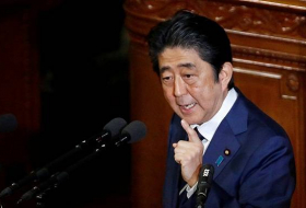Rumanos piden perdón en Facebook al primer ministro de Japón por visita truncada
