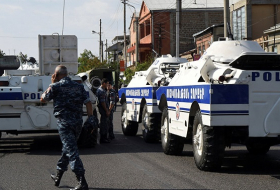 Decenas de detenidos tras violentos incidentes en Armenia por toma de rehenes