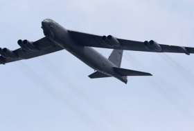 Un bombardero estadounidense B-52 pierde un motor en pleno vuelo