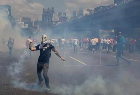 Muere un joven durante una protesta a las afueras de Caracas