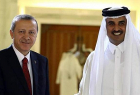 Emir qatarí destaca el heroísmo del pueblo turco que impidió la intentona golpista