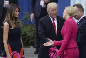 La primera dama de Polonia le niega la mano a Donald Trump (vídeo)