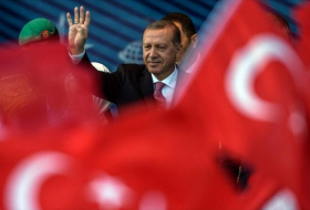 Premier turco compara a Erdogan con un sultán otomano