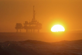 Arde una plataforma petrolífera en el golfo de México 