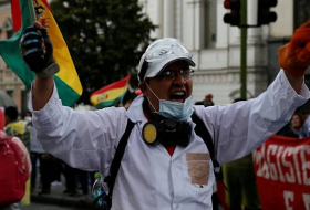 Médicos bolivianos levantan huelga general que duró 47 días