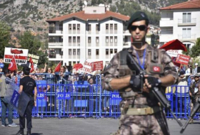 La Fiscalía turca ordena la detención de 133 funcionarios por golpismo