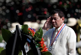 Duterte pide a la Policía matar a los 
