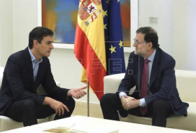 Finaliza, tras dos horas y media, la reunión más larga entre Rajoy y Sánchez