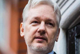 Julian Assange, el pirata informático más buscado, de nuevo en el centro de atención