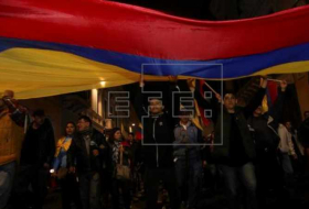 Cientos de opositores marchan en Quito en apoyo a las peticiones del candidato Lasso