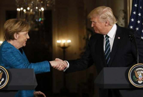 Vídeo: Trump, Merkel y el famoso 'apretón de manos' que no fue