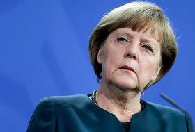 Merkel vuelve a recibir tomatazos durante un acto electoral en el este de Alemania