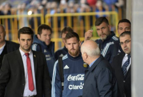 Messi se fotografía con un niño expulsado por los servicios de seguridad (VIDEO)