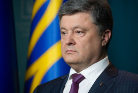 Poroshenko ordena poner en alerta las unidades en la frontera con Crimea y la línea de separación en Donbás.
