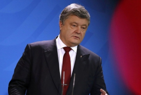 Acusan a Poroshenko de intentar huir a España 