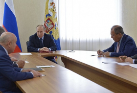 Putin aborda situación en Crimea con miembros del Consejo de Seguridad nacional.