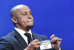 Roberto Carlos protagoniza la polémica del sorteo de la Champions League