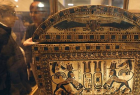 Piezas de la tumba de Tutankamón nunca vistas antes se exhiben en El Cairo