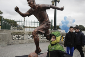 Mutilan y decapitan la estatua de Messi en Buenos Aires 